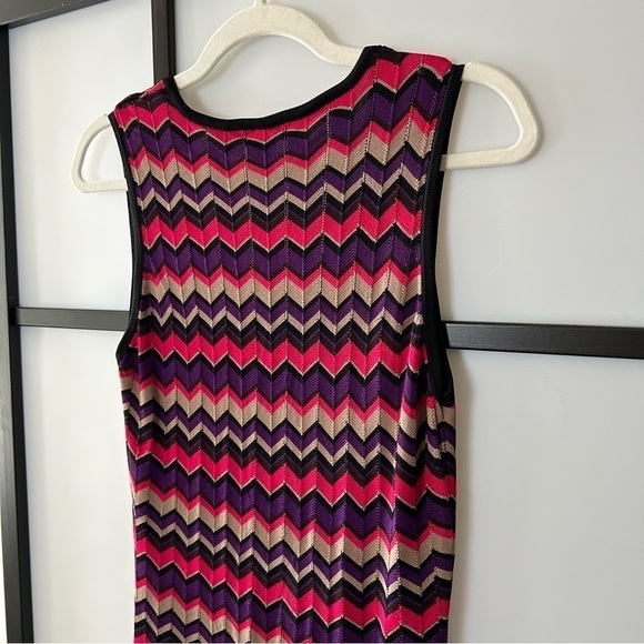 [M] NWOT Le Chateau 95% Viscose Pink, Purple & Black Chevron Pattern Tank Top - Picture 8 of 11